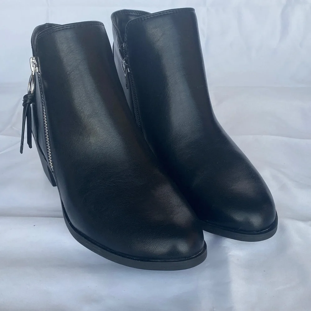 Arizona Jean Co. Black Faux Leather‎  Ankle Boots